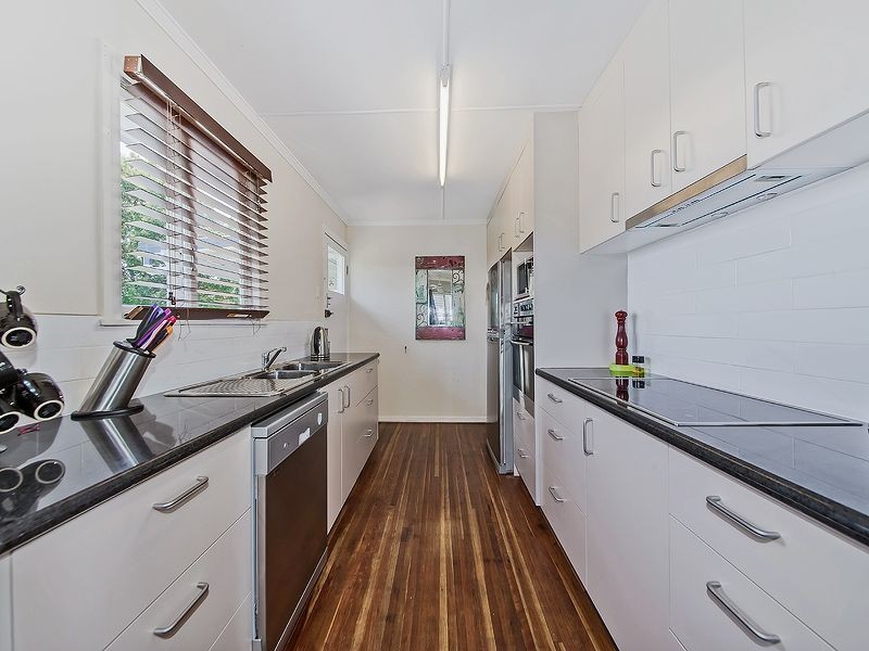 51 Curve Avenue, Wynnum QLD 4178