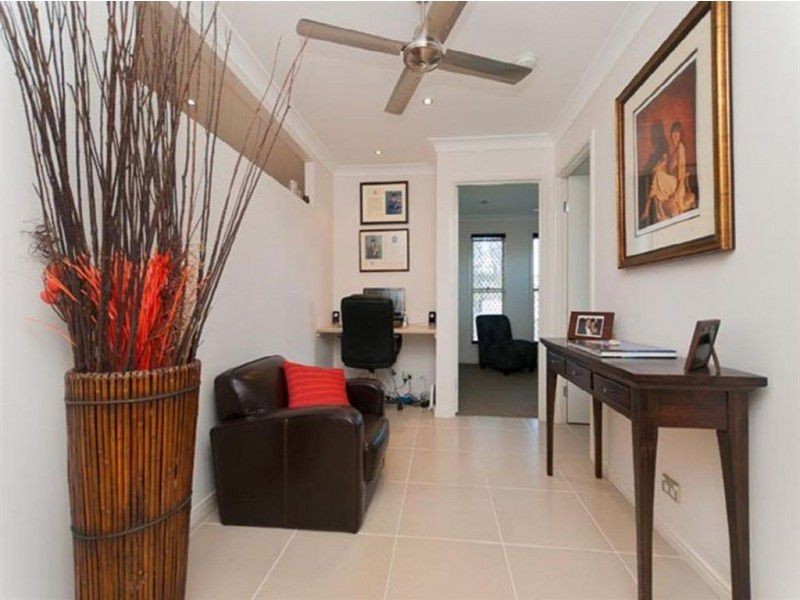 1 Brushbox Place, Wakerley QLD 4154