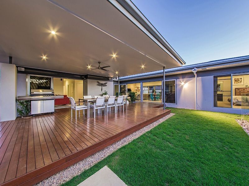 24 Esk Cr, Wakerley QLD 4154