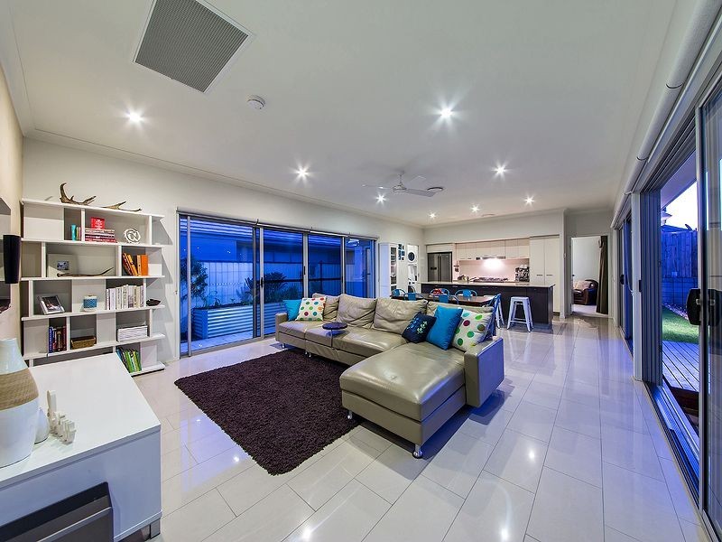 24 Esk Cr, Wakerley QLD 4154