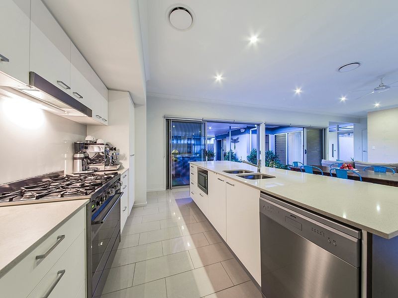 24 Esk Cr, Wakerley QLD 4154