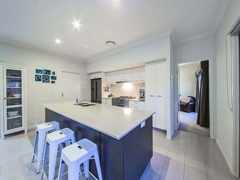 24 Esk Cr, Wakerley QLD 4154