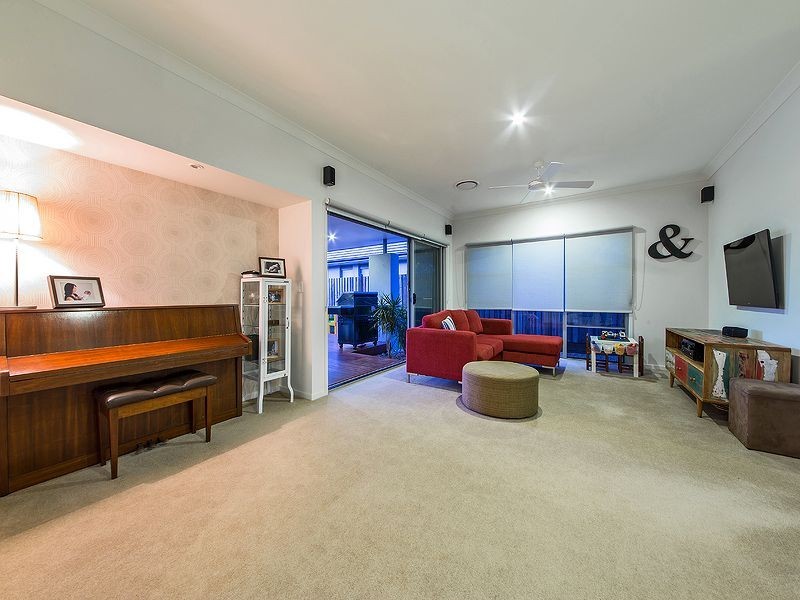 24 Esk Cr, Wakerley QLD 4154