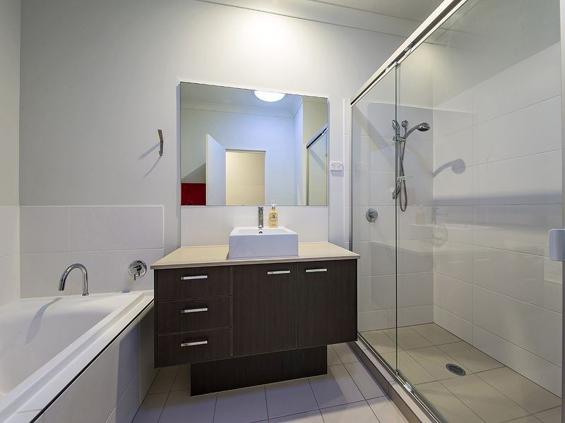 24 Esk Cr, Wakerley QLD 4154