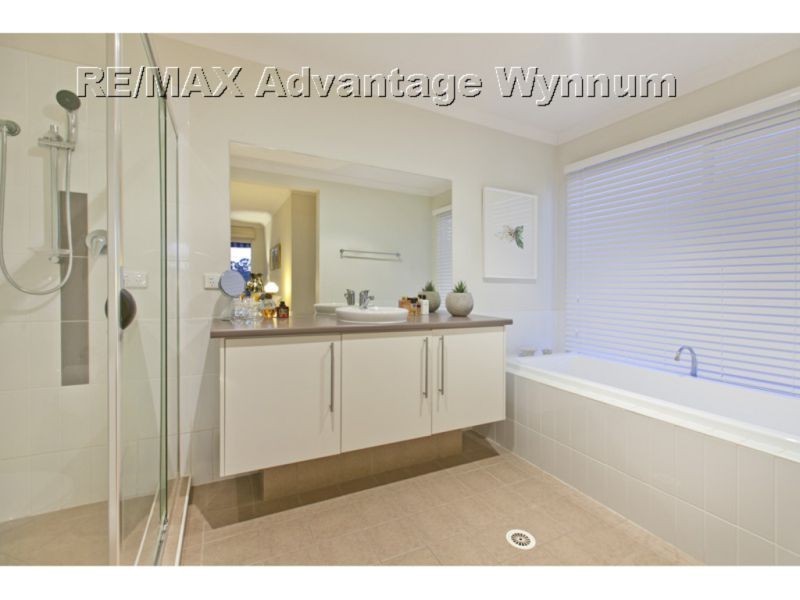 56 Macdonald St, Lota QLD 4179