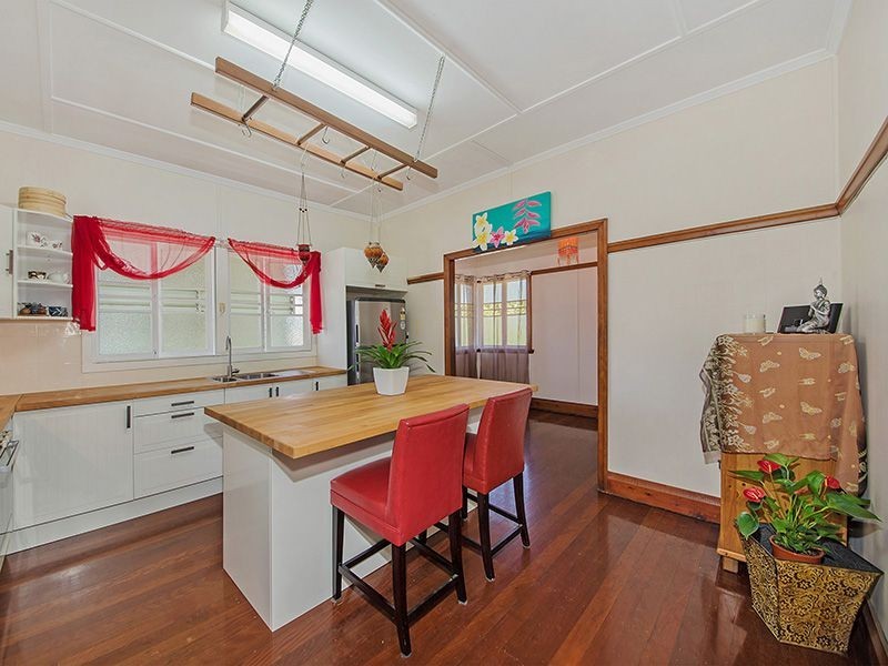 50 Roseneath Parade, Wynnum West QLD 4178