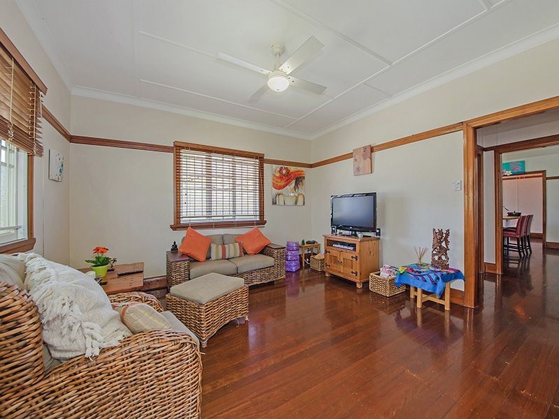 50 Roseneath Parade, Wynnum West QLD 4178