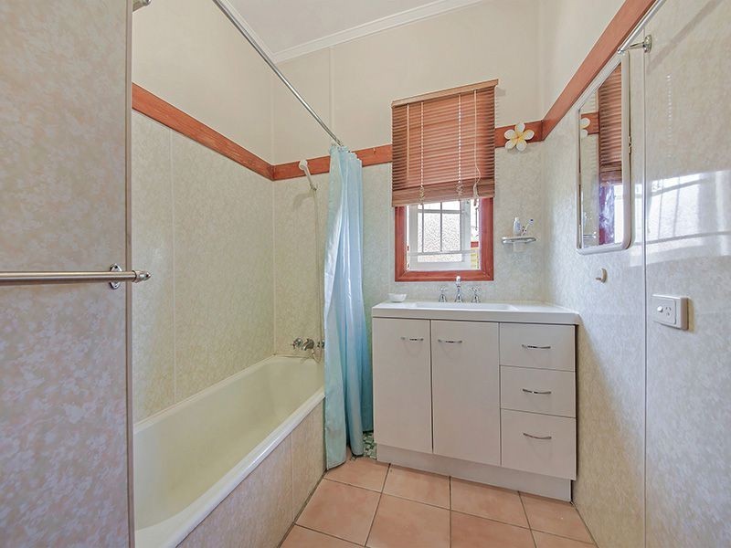 50 Roseneath Parade, Wynnum West QLD 4178