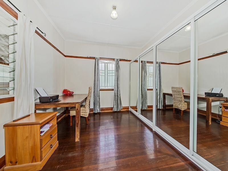 50 Roseneath Parade, Wynnum West QLD 4178