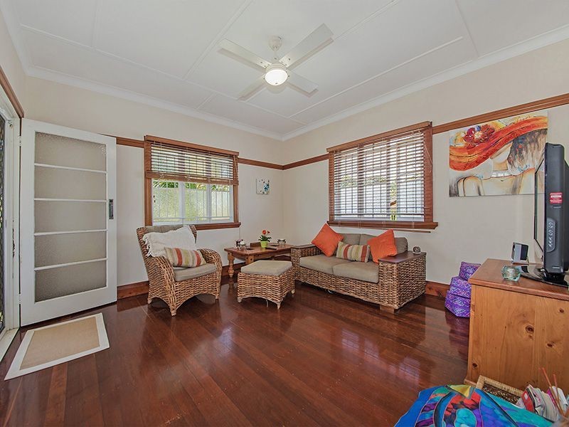 50 Roseneath Parade, Wynnum West QLD 4178