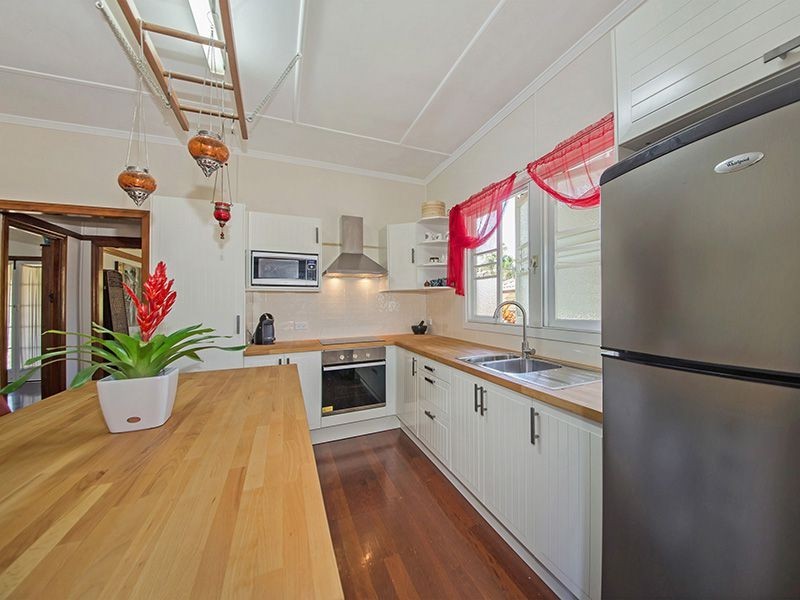 50 Roseneath Parade, Wynnum West QLD 4178