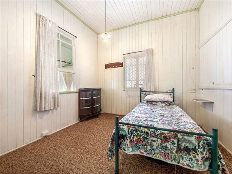 30 Ambool Street, Lota QLD 4179