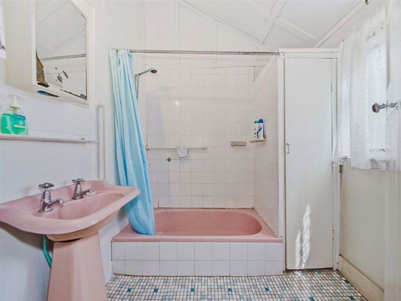 30 Ambool Street, Lota QLD 4179