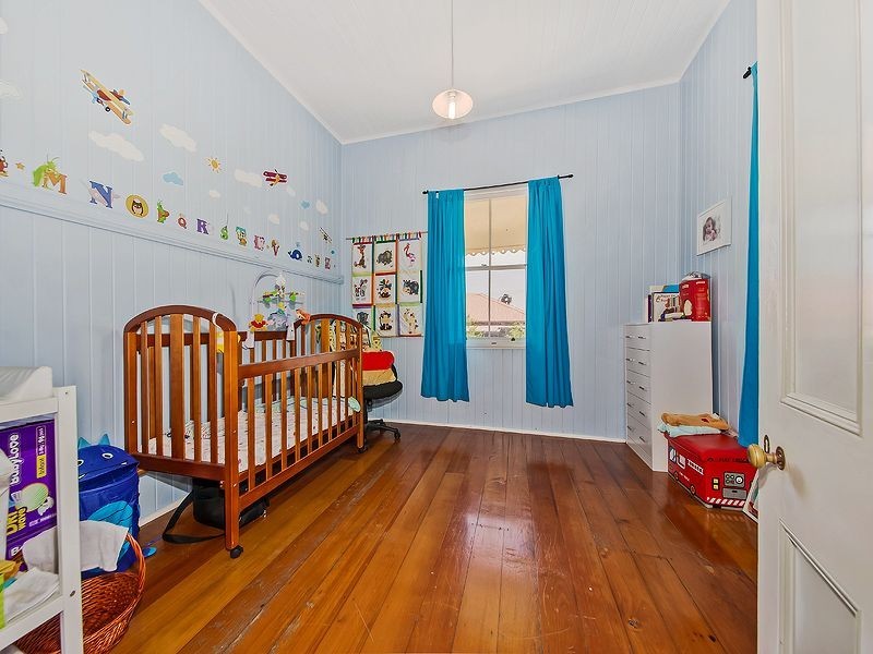 33 Seaford Street, Wynnum QLD 4178