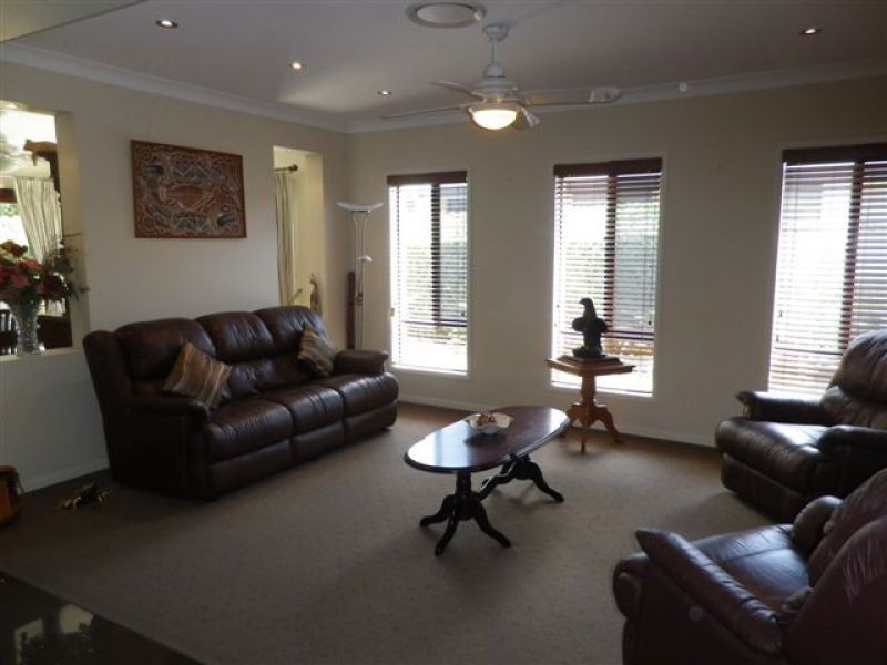 4 Willis Street, Wakerley QLD 4154