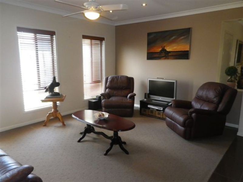 4 Willis Street, Wakerley QLD 4154