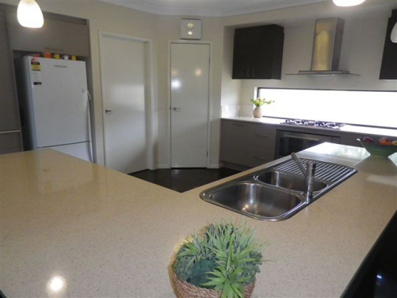 4 Willis Street, Wakerley QLD 4154