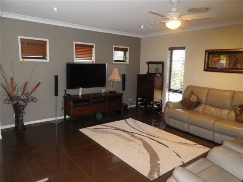 4 Willis Street, Wakerley QLD 4154