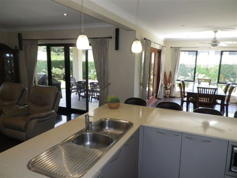 4 Willis Street, Wakerley QLD 4154