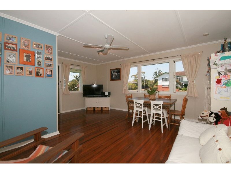 8 Hellyer, Wynnum West QLD 4178