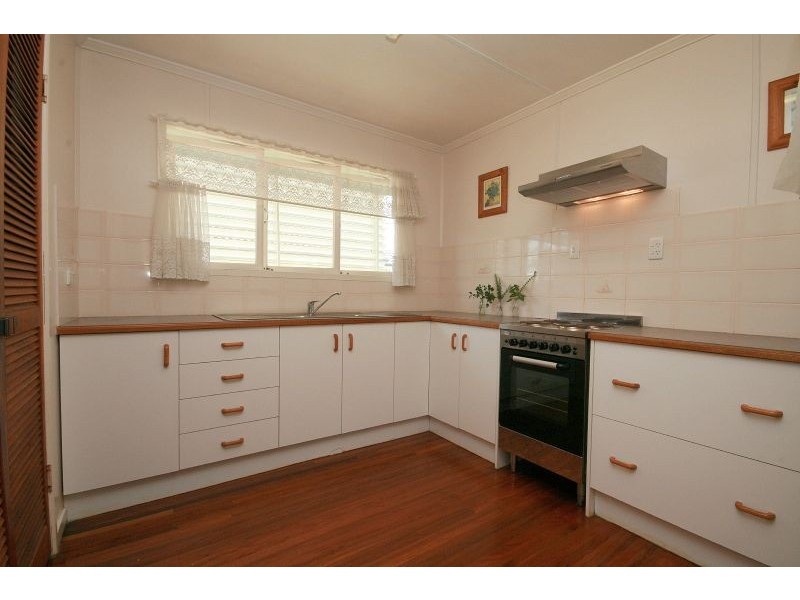 8 Hellyer, Wynnum West QLD 4178