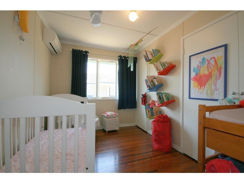 8 Hellyer, Wynnum West QLD 4178