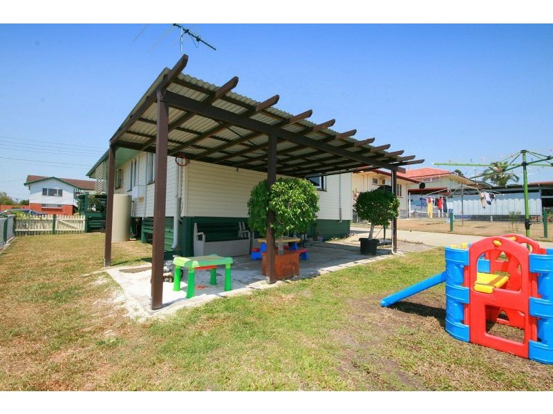 8 Hellyer, Wynnum West QLD 4178