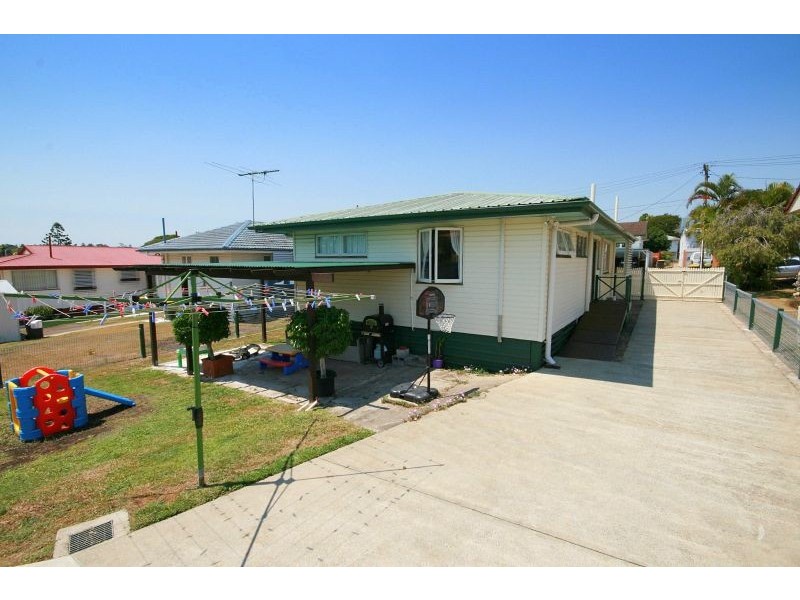 8 Hellyer, Wynnum West QLD 4178