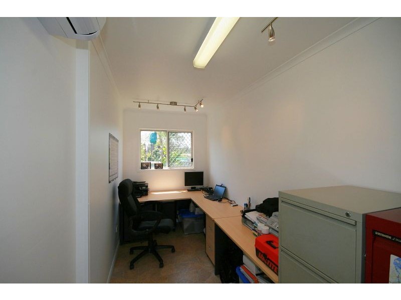 8 Hellyer, Wynnum West QLD 4178