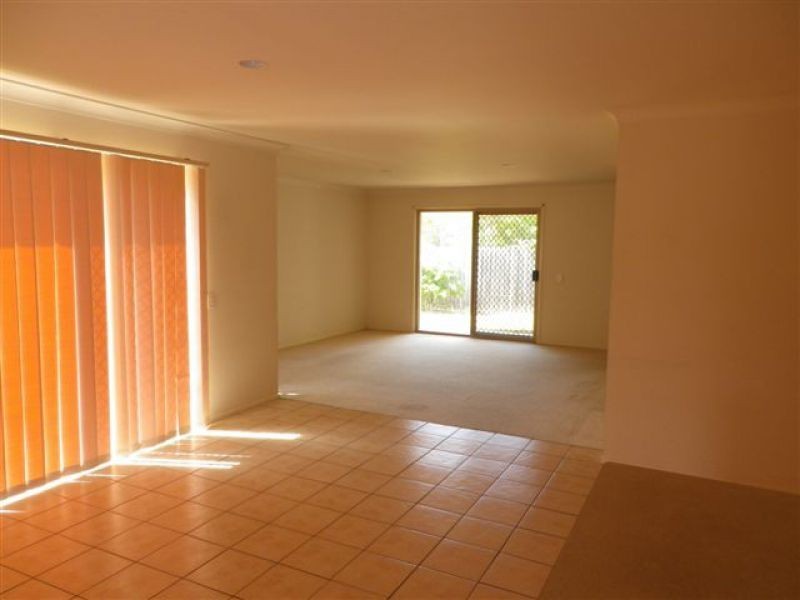 18 Holland Crescent, Wynnum West QLD 4178