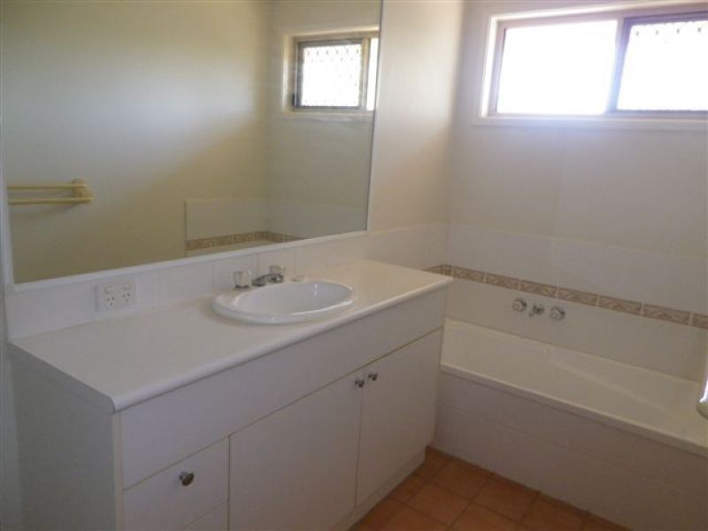 18 Holland Crescent, Wynnum West QLD 4178