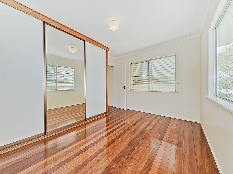 55 Roseberry Pde, Wynnum West QLD 4178