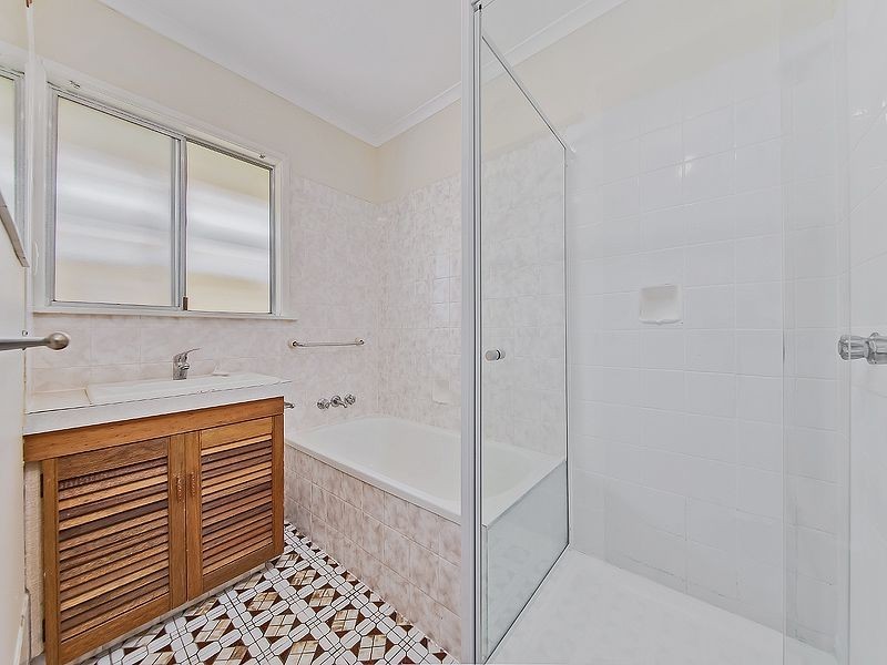 55 Roseberry Pde, Wynnum West QLD 4178