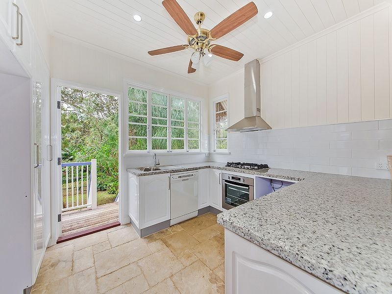 16 Byrneside Tce, Wynnum QLD 4178