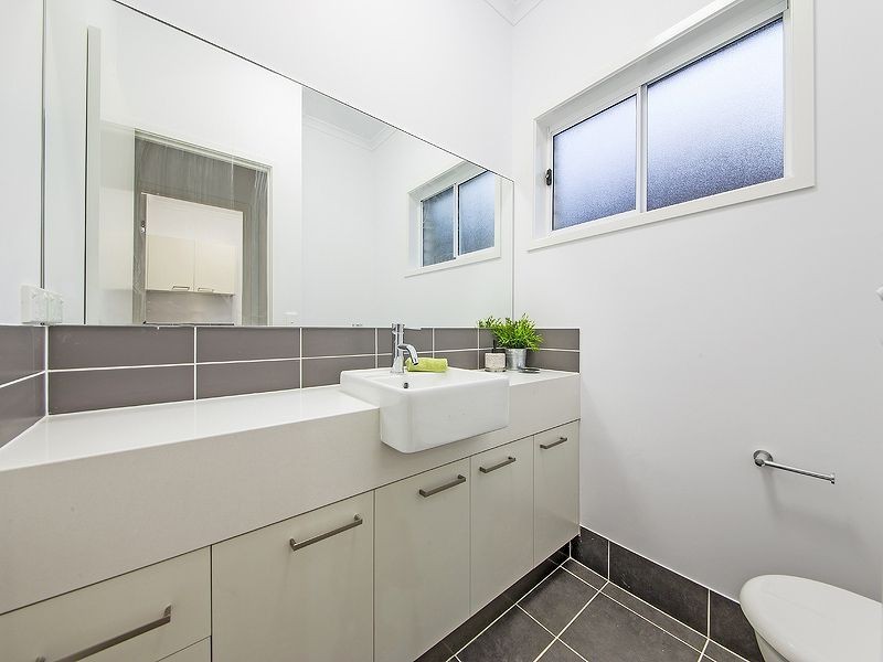 39 Curtis St, Manly QLD 4179