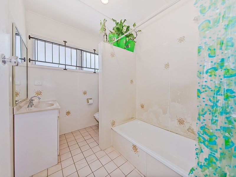 261 Kianawah Road, Wynnum West QLD 4178