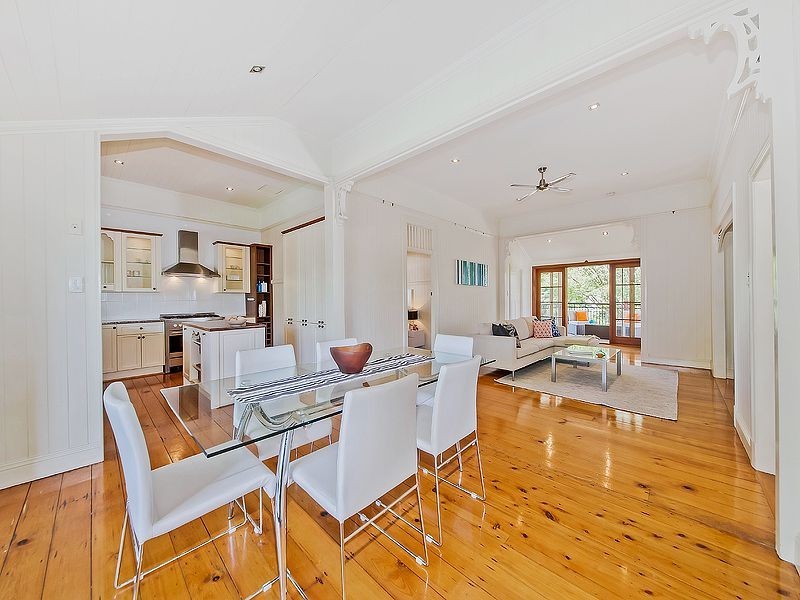 106 Stradbroke Ave, Wynnum QLD 4178