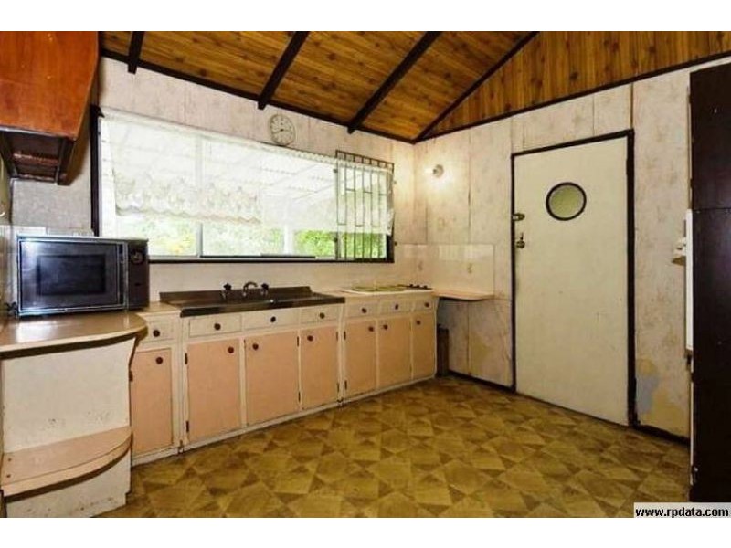 3 Evelyn Rd, Wynnum West QLD 4178