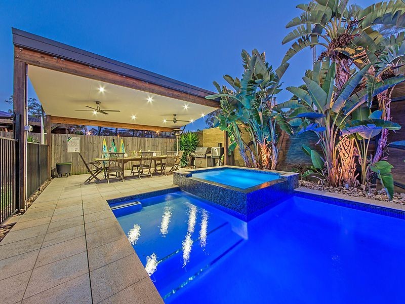 25 Red Gum Crescent, Wakerley QLD 4154