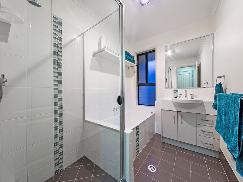 25 Red Gum Crescent, Wakerley QLD 4154