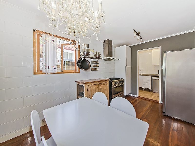 79 Roseneath Pde, Wynnum West QLD 4178