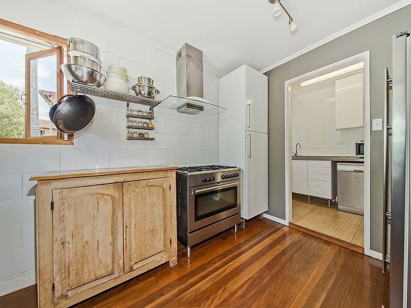 79 Roseneath Pde, Wynnum West QLD 4178