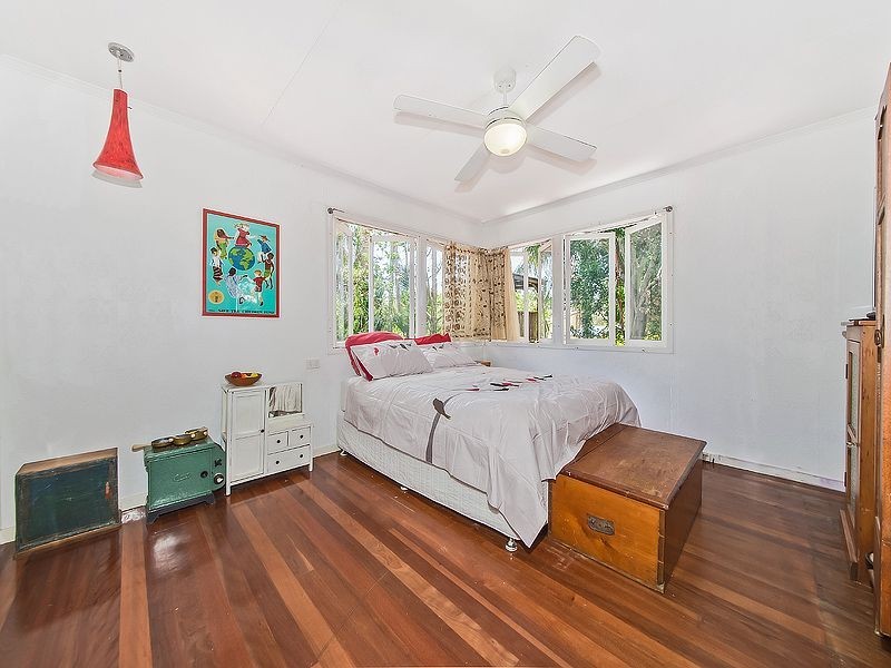 79 Roseneath Pde, Wynnum West QLD 4178