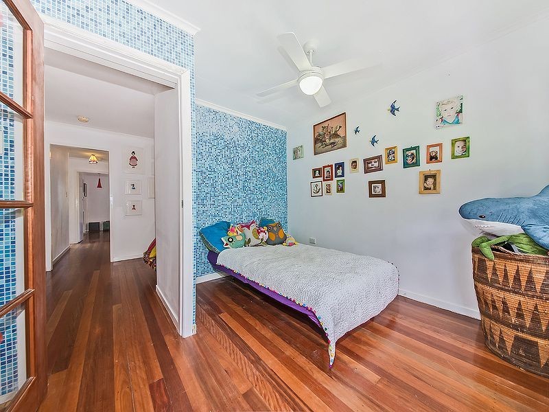 79 Roseneath Pde, Wynnum West QLD 4178