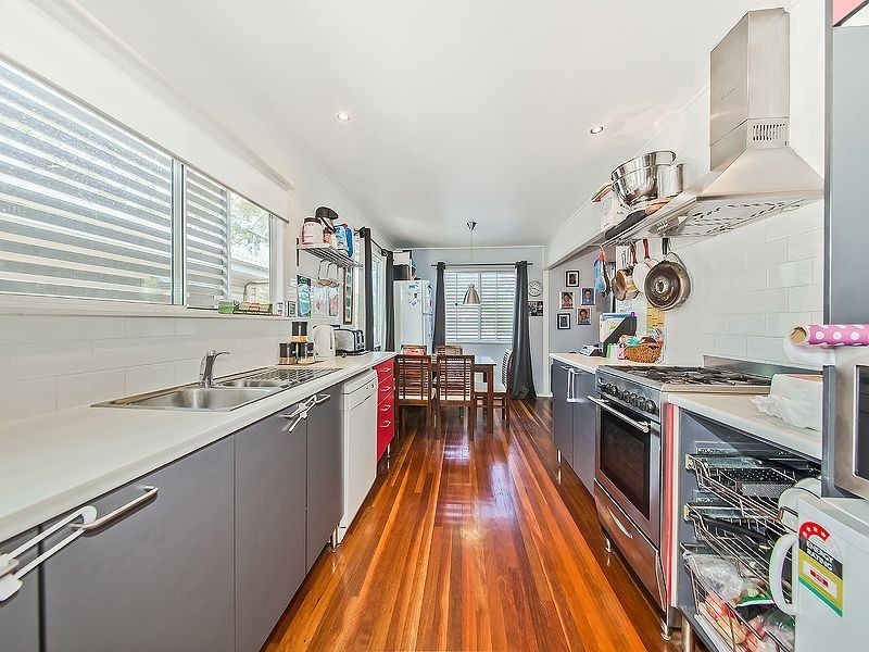 56 Bulgin Avenue, Wynnum West QLD 4178