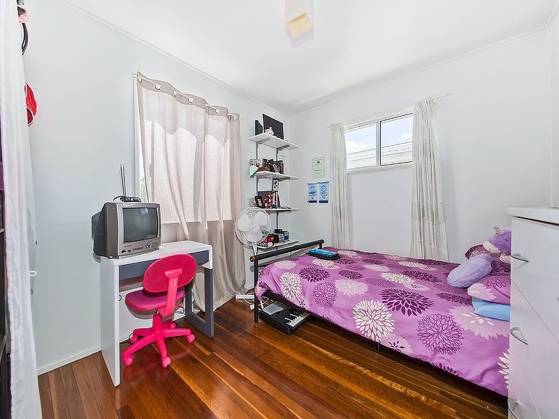 56 Bulgin Avenue, Wynnum West QLD 4178