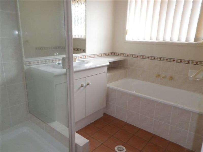 95 Evelyn Road, Wynnum West QLD 4178