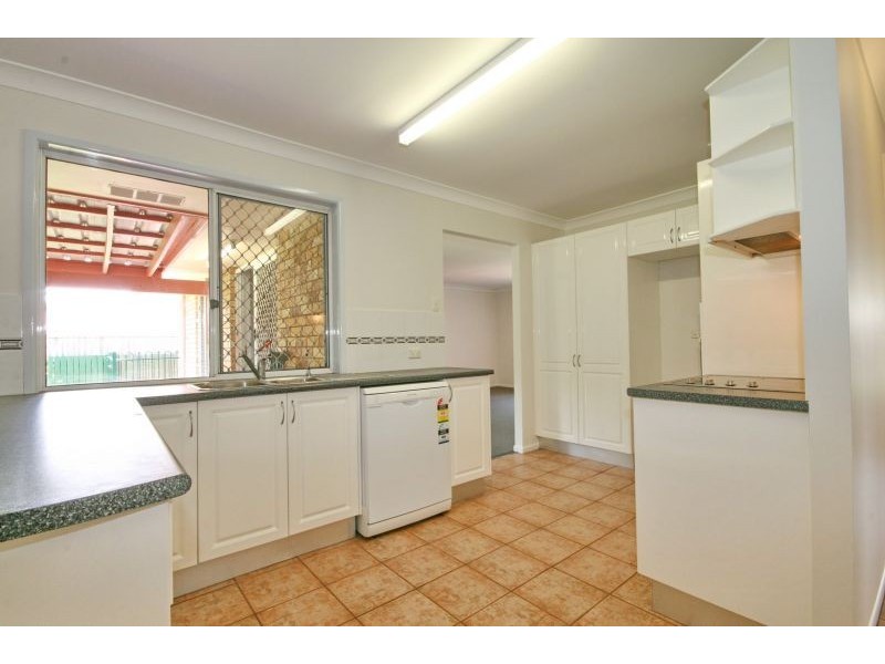 64 Sunshine Drive, Cleveland QLD 4163