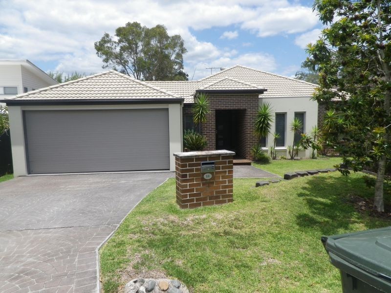 11 Serene Place, Fig Tree Pocket QLD 4069
