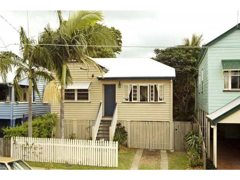 17 Clara Street, Wynnum QLD 4178